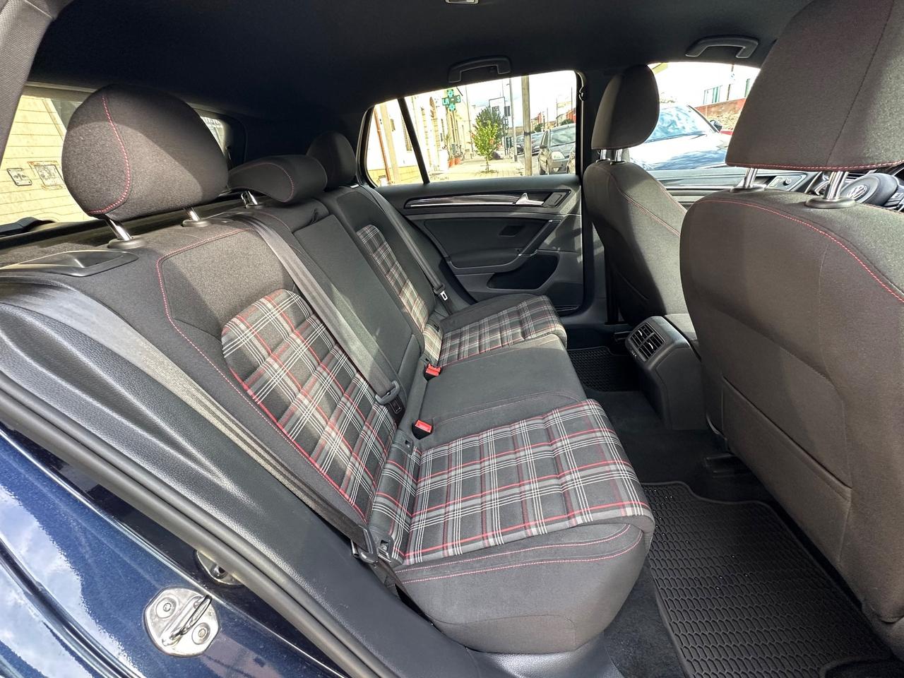 Volkswagen Golf VII GTI 2.0 211CV PANAMERICANA