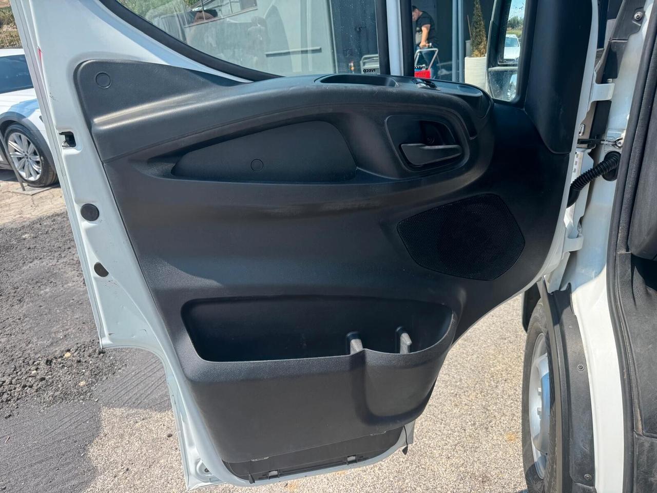 Iveco Daily 2.3 126cv passo lungo