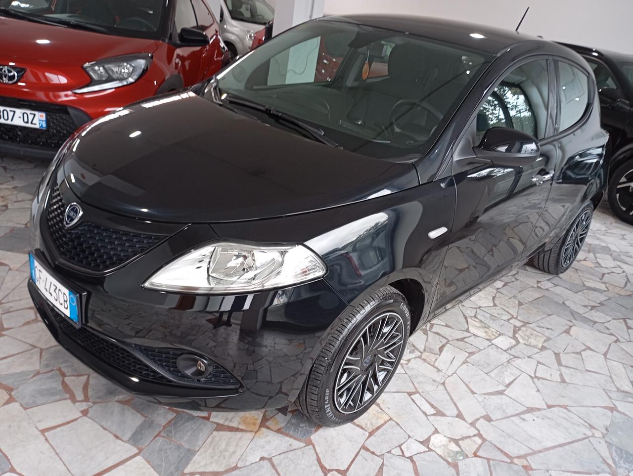 Lancia Ypsilon 5P 1.0 FireFly Hybrid Ecochic Gold