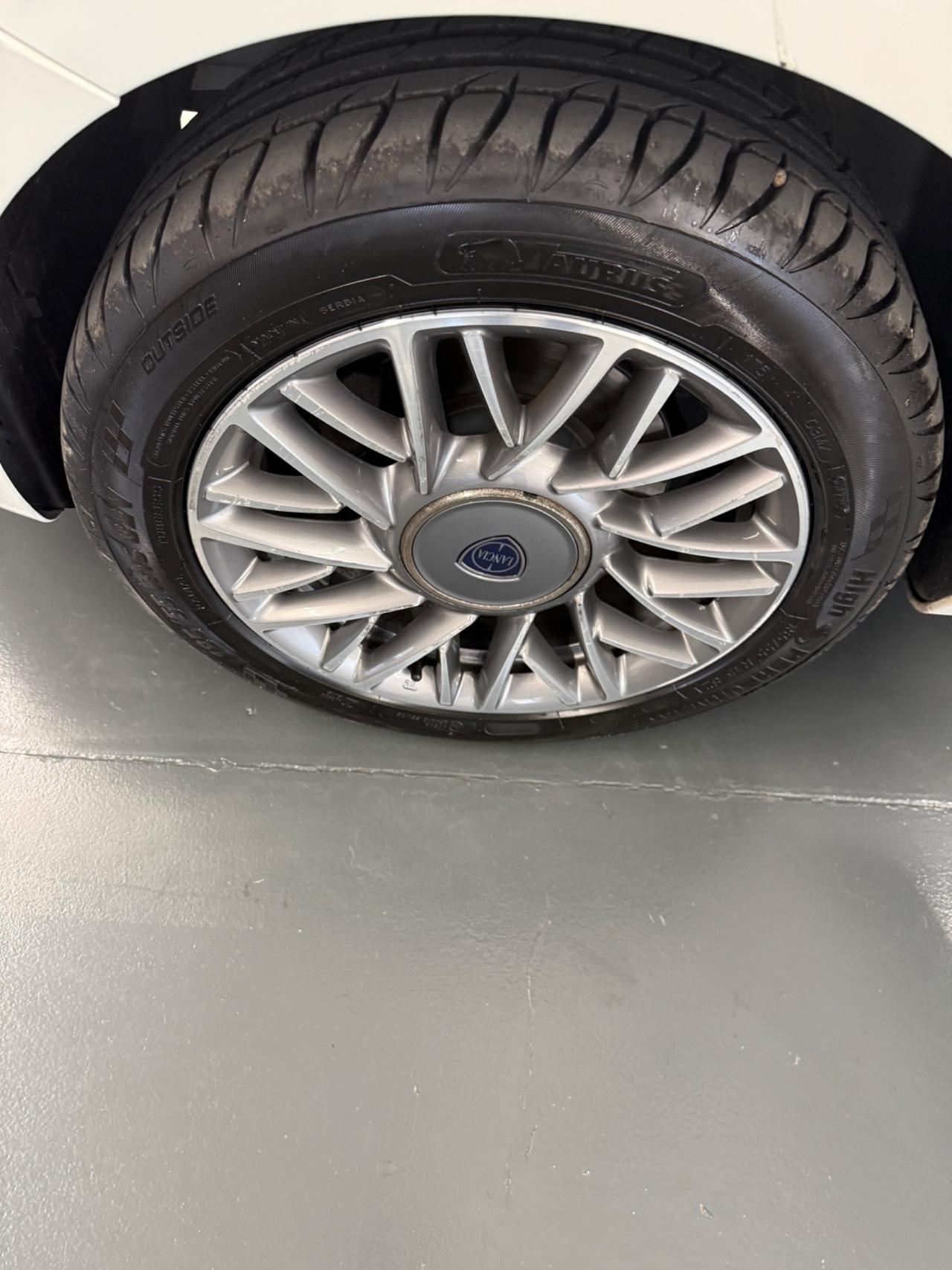 Lancia Ypsilon 1.2 69 CV 5 porte GPL Ecochic Platinum