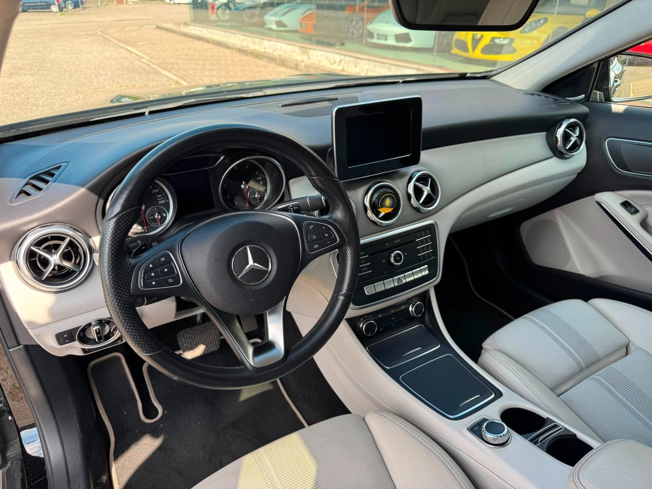 Mercedes GLA 180 Premium Plus