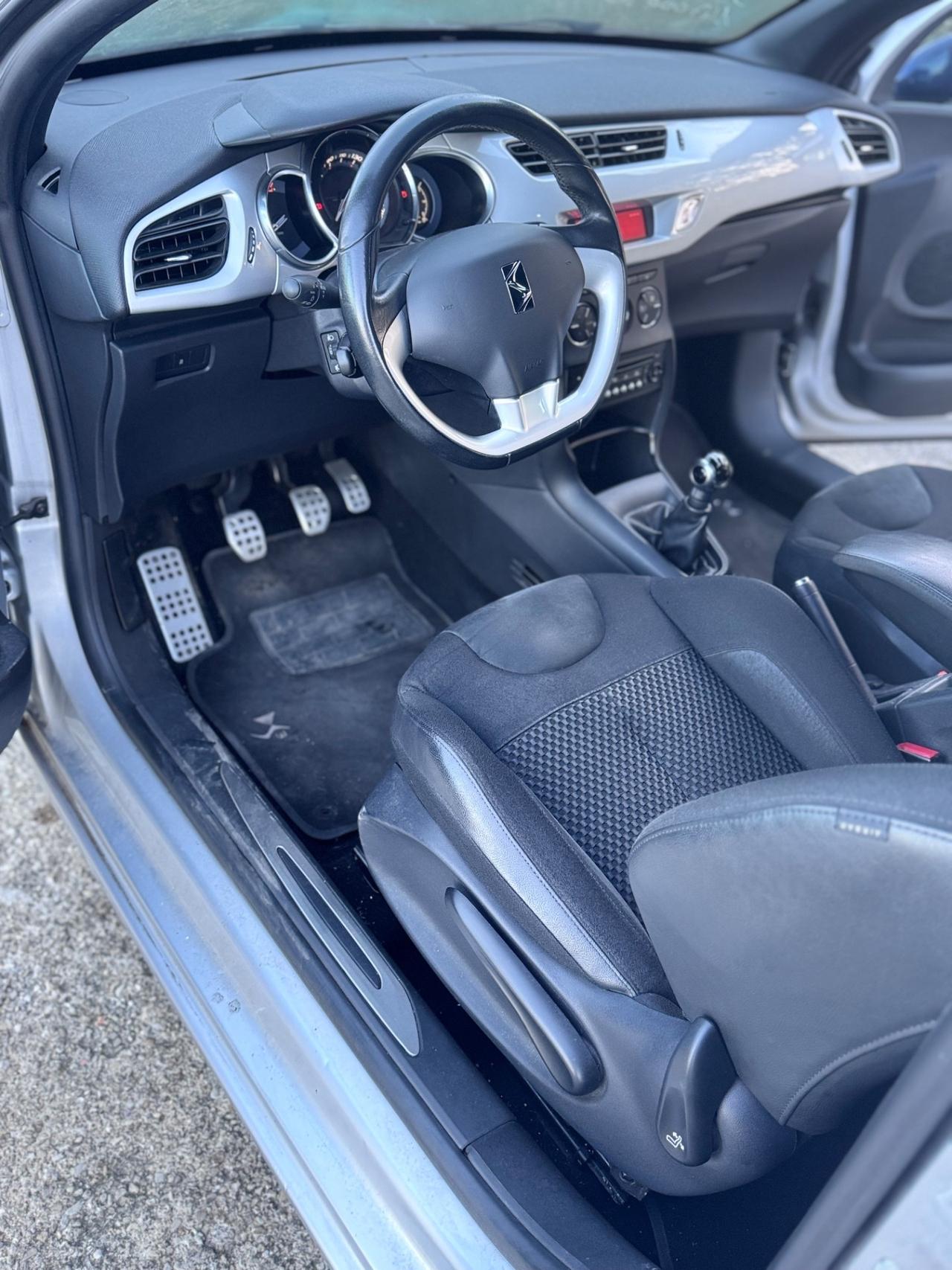 DS 3 1.2 VTI 82 JUST BLACK – FULL OPTIONAL