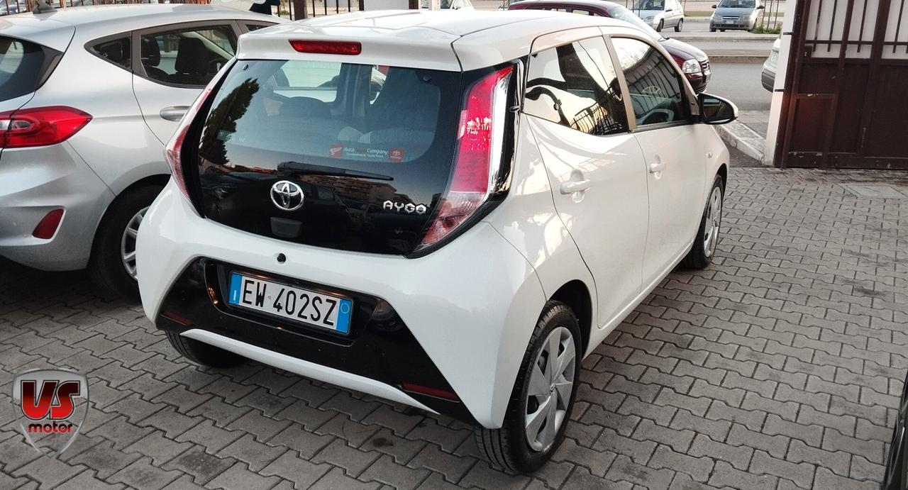 TOYOTA AYGO AUTO-RETRO- PREZZO PROMO