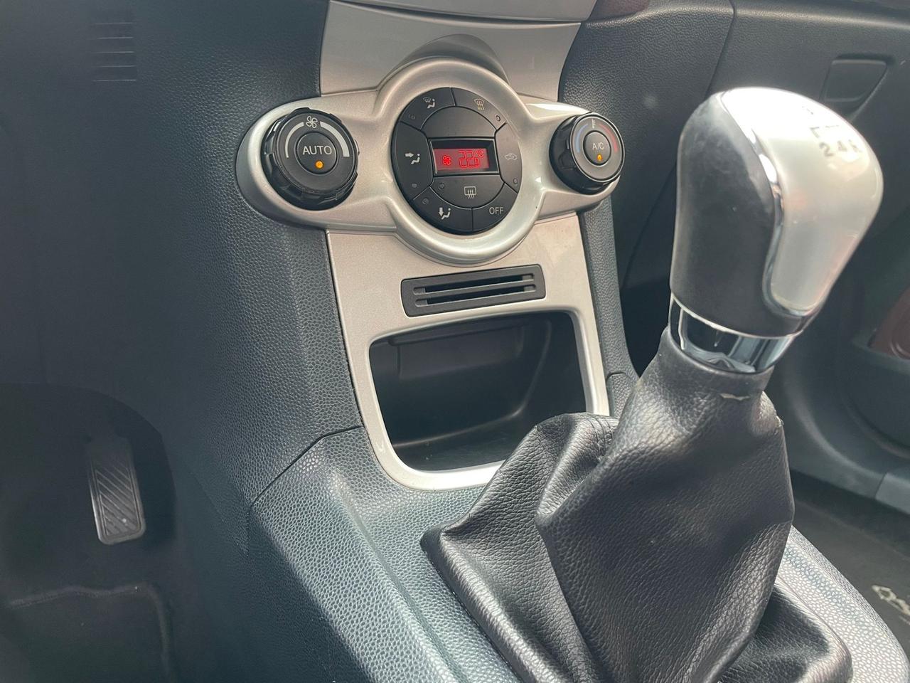 Ford Fiesta 1.4 5 porte Bz.- GPL Titanium IN PERFETTE CONDIZIONI