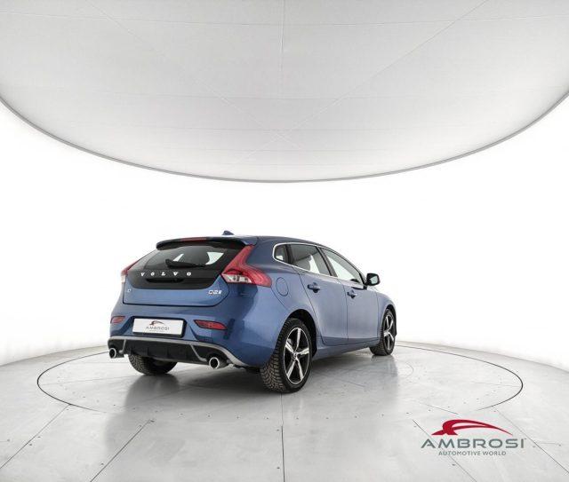 VOLVO V40 D2 R-design