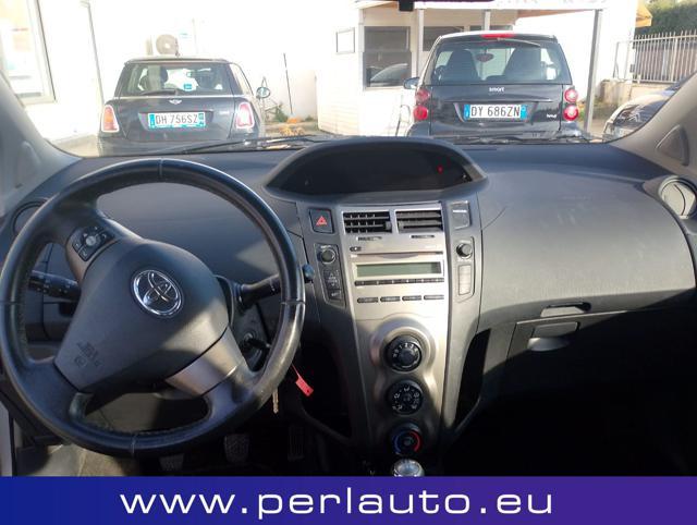 TOYOTA Yaris 1.0 5 porte Sol