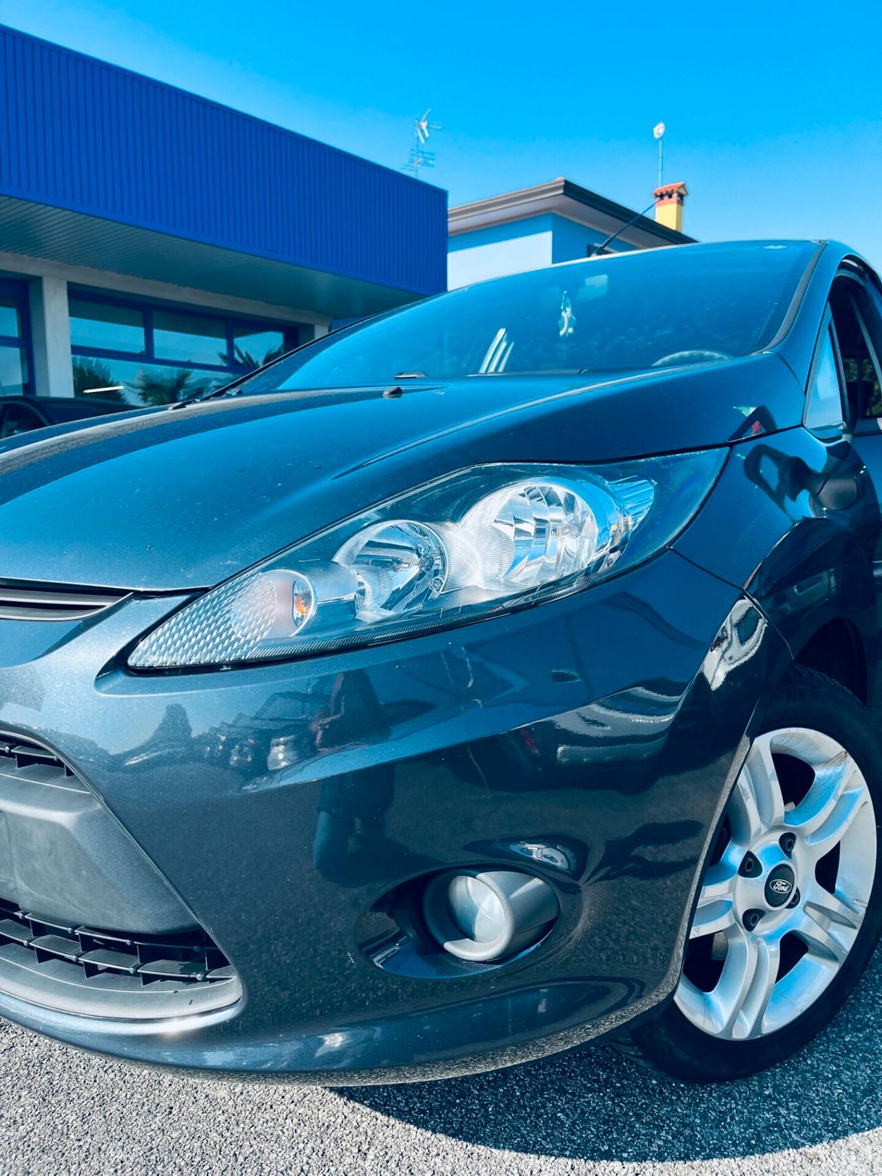 Ford Fiesta 1.4 TDCi 70CV 5 porte Titanium Neopatentati