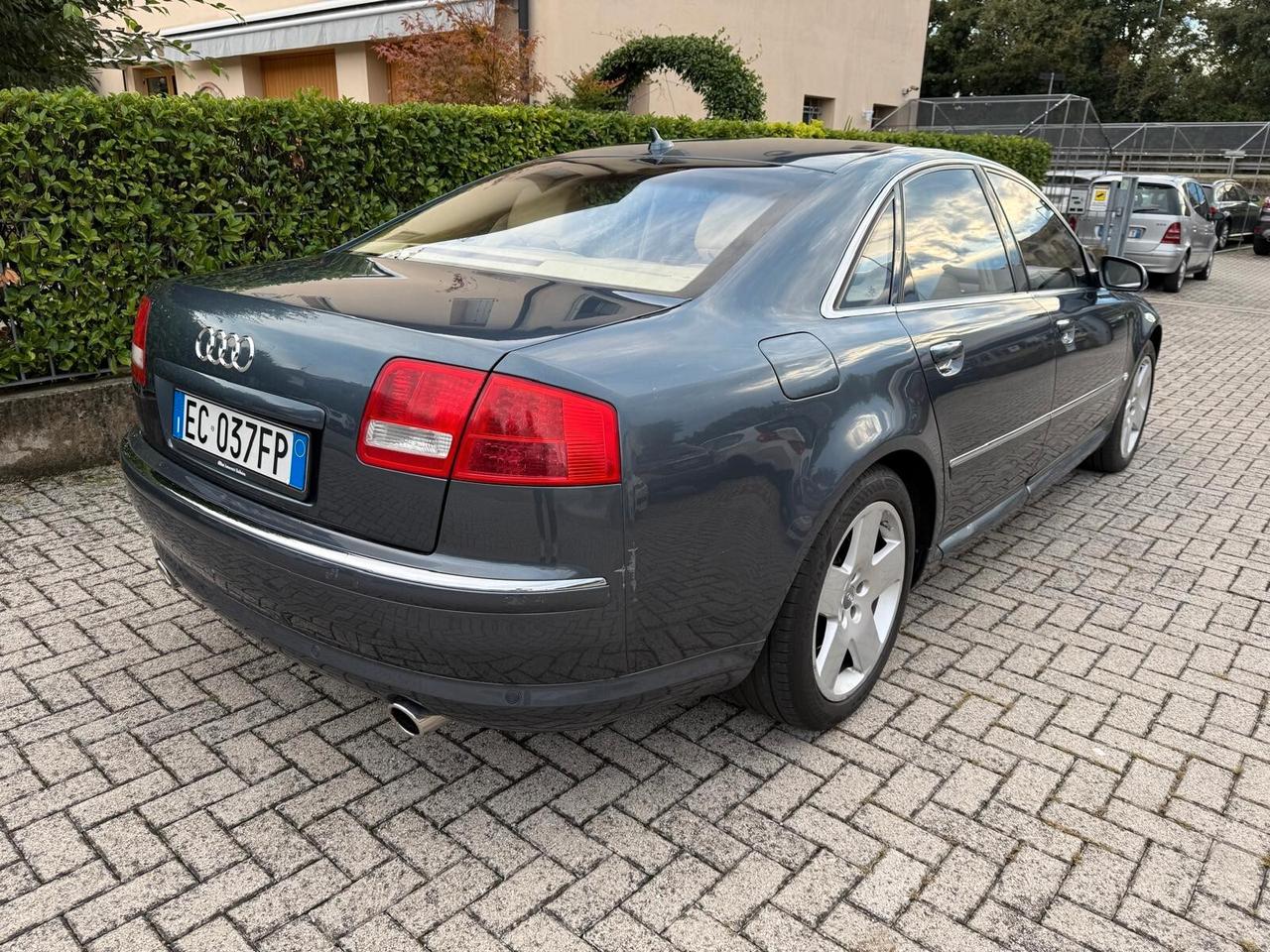 Audi A8 4.2 V8 quattro tiptronic