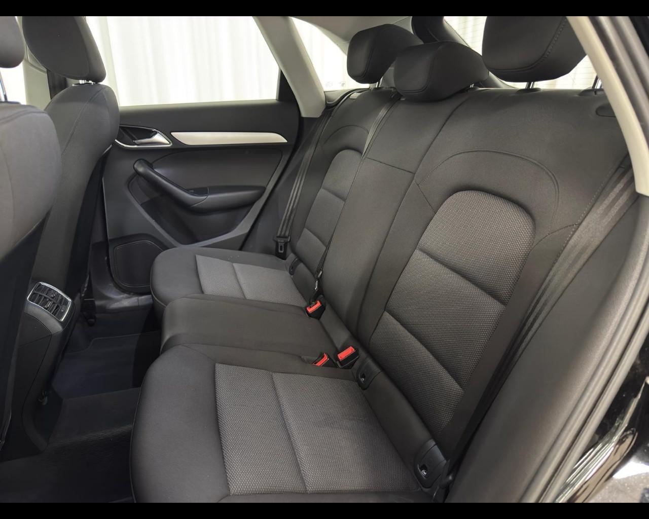 AUDI Q3 - Q3 2.0 TDI 120 CV Business