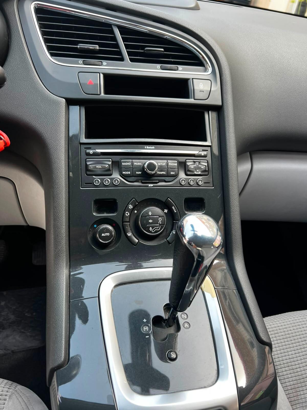Peugeot 5008 1.6 e-HDi 112CV Stop&Start cambio robotizzato Tecno
