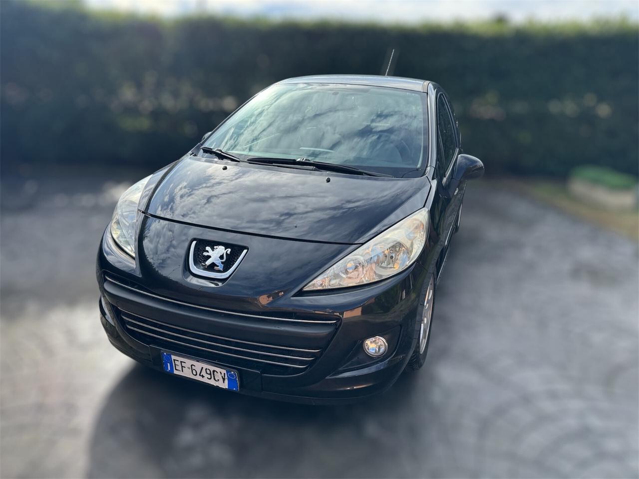 PEUGEOT 207 1.4 benzina - POCHI KM - 2010