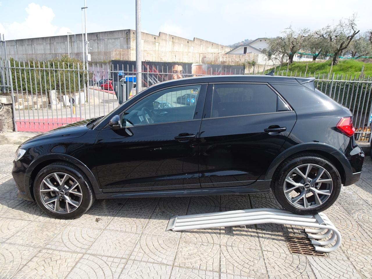 Audi A1 Allstreet 35 TFSI Identity Contrast