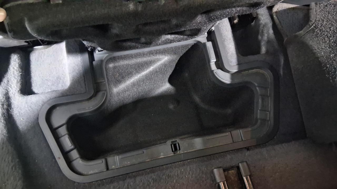 Peugeot 5008 Allure 7 posti 1.6 120cv anno 2015