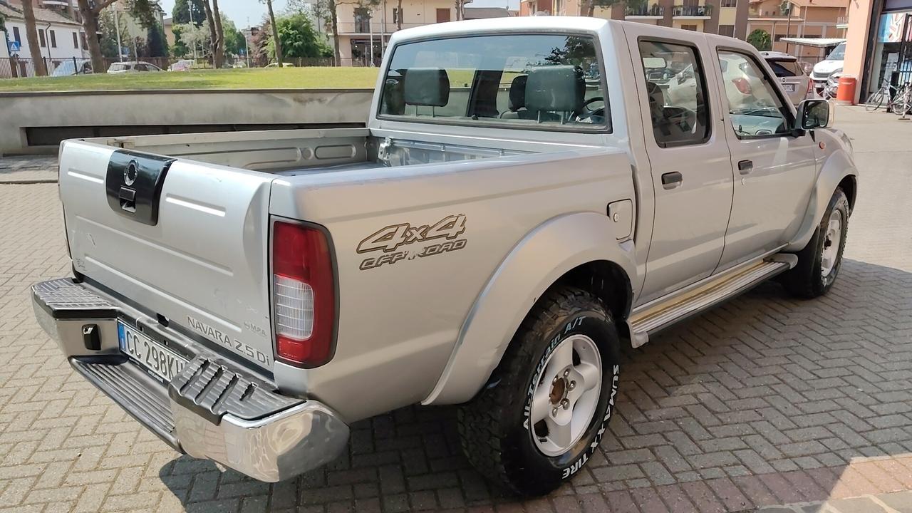 Nissan Navara Double Cab 2.5 td 133cv