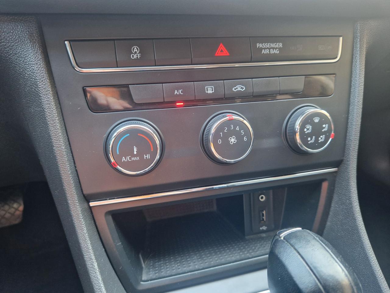 SEAT Leon ST 1.6tdi 110cv DSG Style Business / NAVI / FARI LED