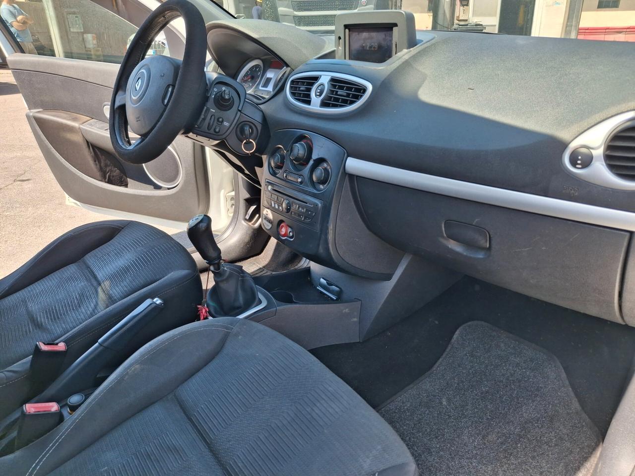 Renault Clio 1.2 16V.-5 Porte-NAVIGATORE-