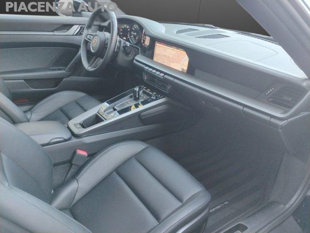 PORSCHE 992 Carrera