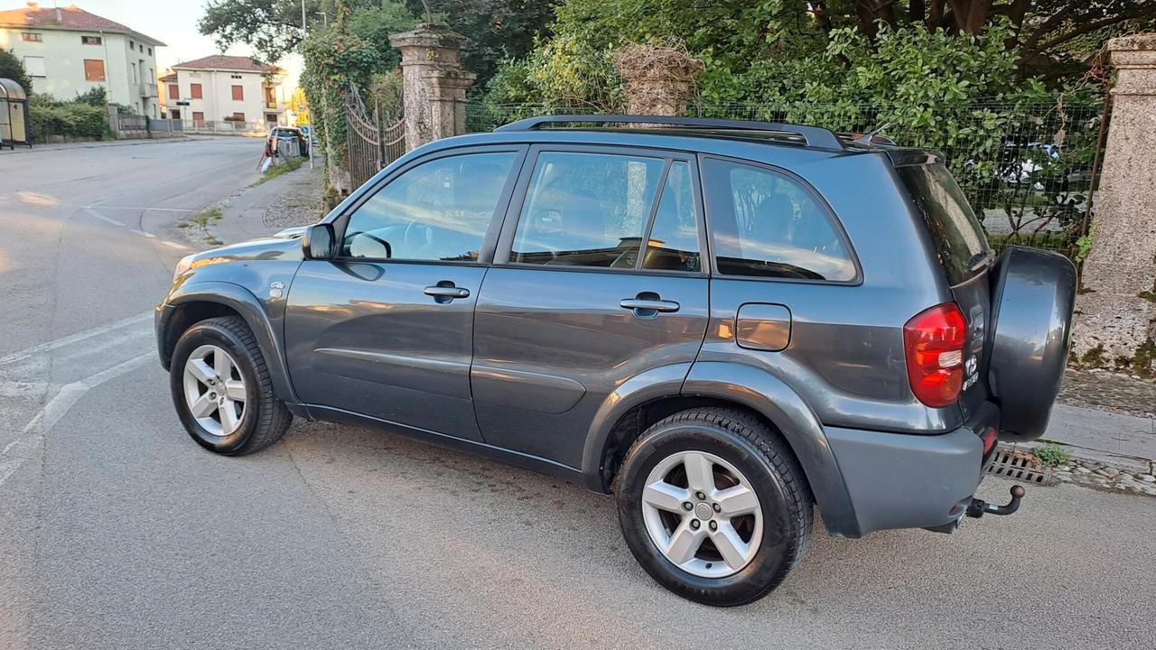 Toyota RAV 4 RAV4 2.0 Tdi D-4D GANCIO TRAINO 1500 KG