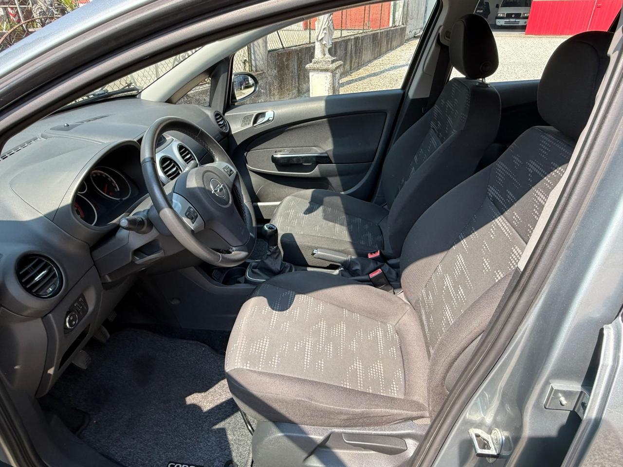 Opel Corsa 1.2 5 porte Cosmo