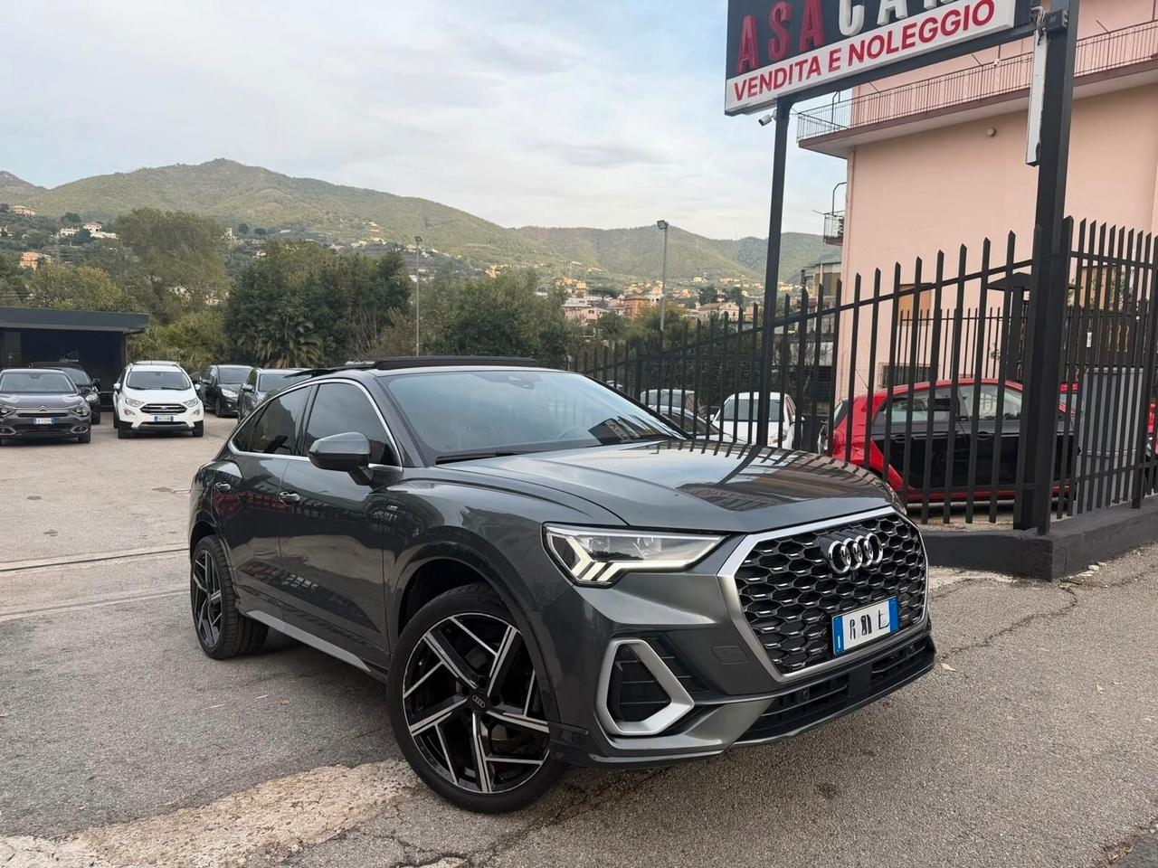 Audi Q3 35 TDI S tronic Identity Black