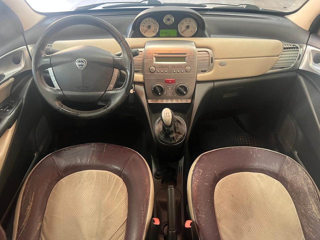 Lancia Ypsilon 1.3 MJT 75 CV Oro