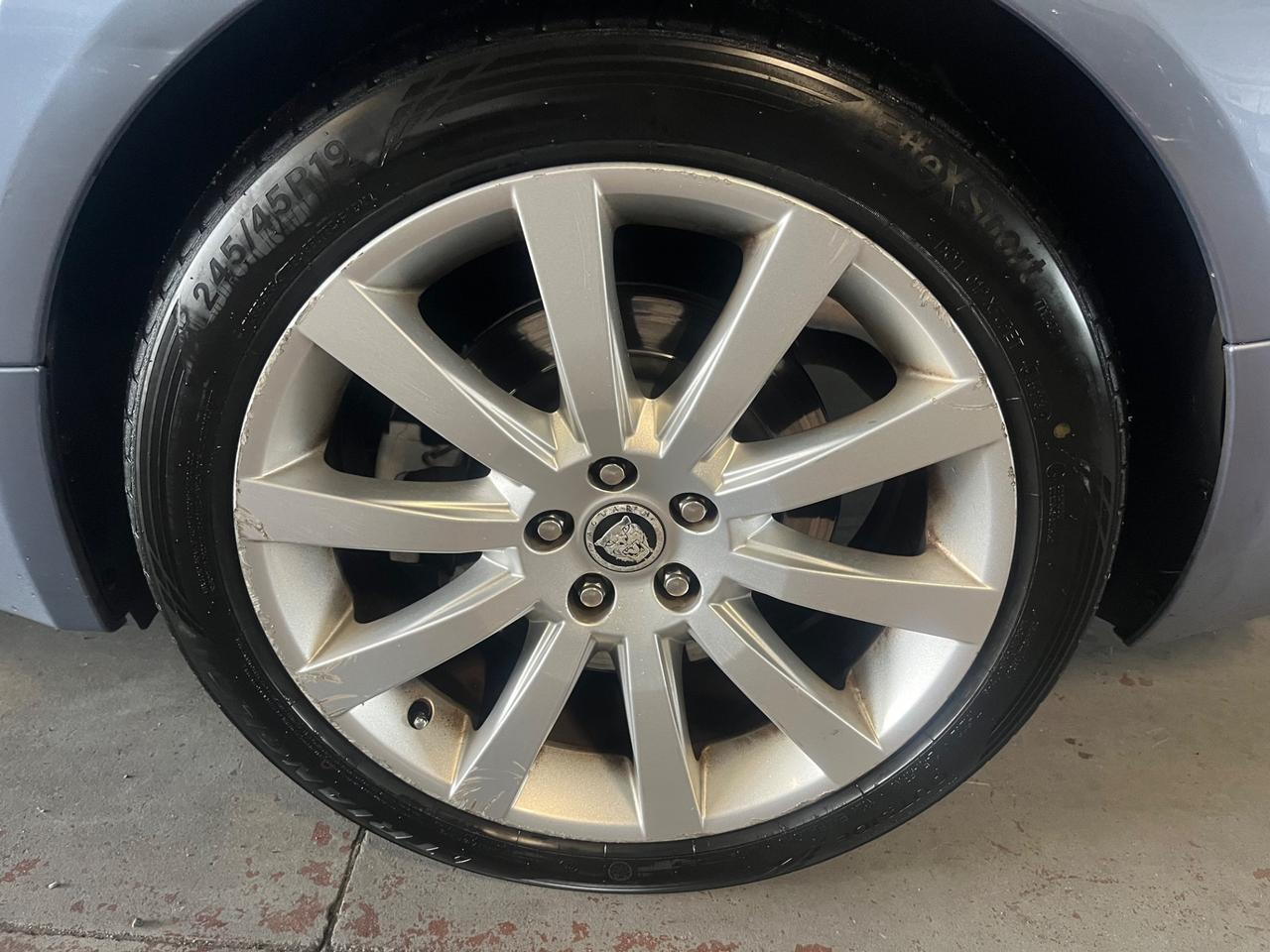 Jaguar XF 2.7D V6 Premium Luxury Grandinata