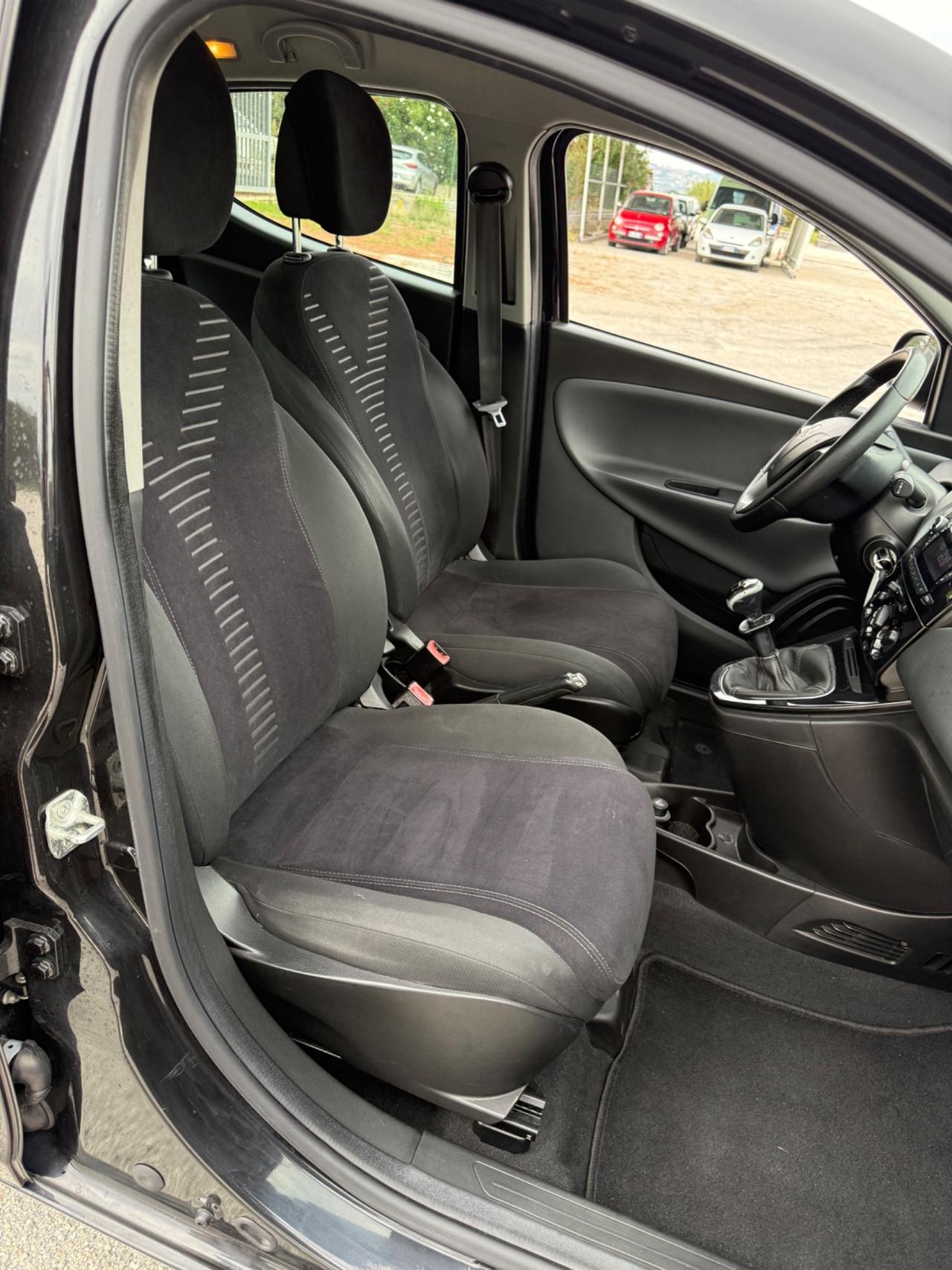 Lancia Ypsilon 1.2 benzina 5porte NEOPATENTATI