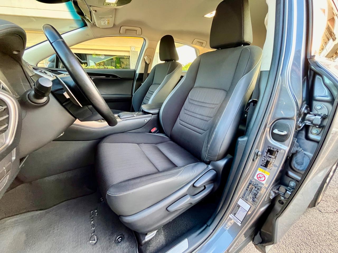 Lexus NX 300h Hybrid 4WD Business