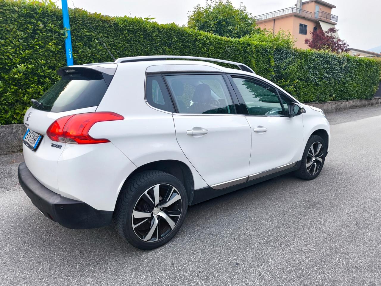 PEUGEOT 2008 1,6 BENZINA VTI-ALLURE