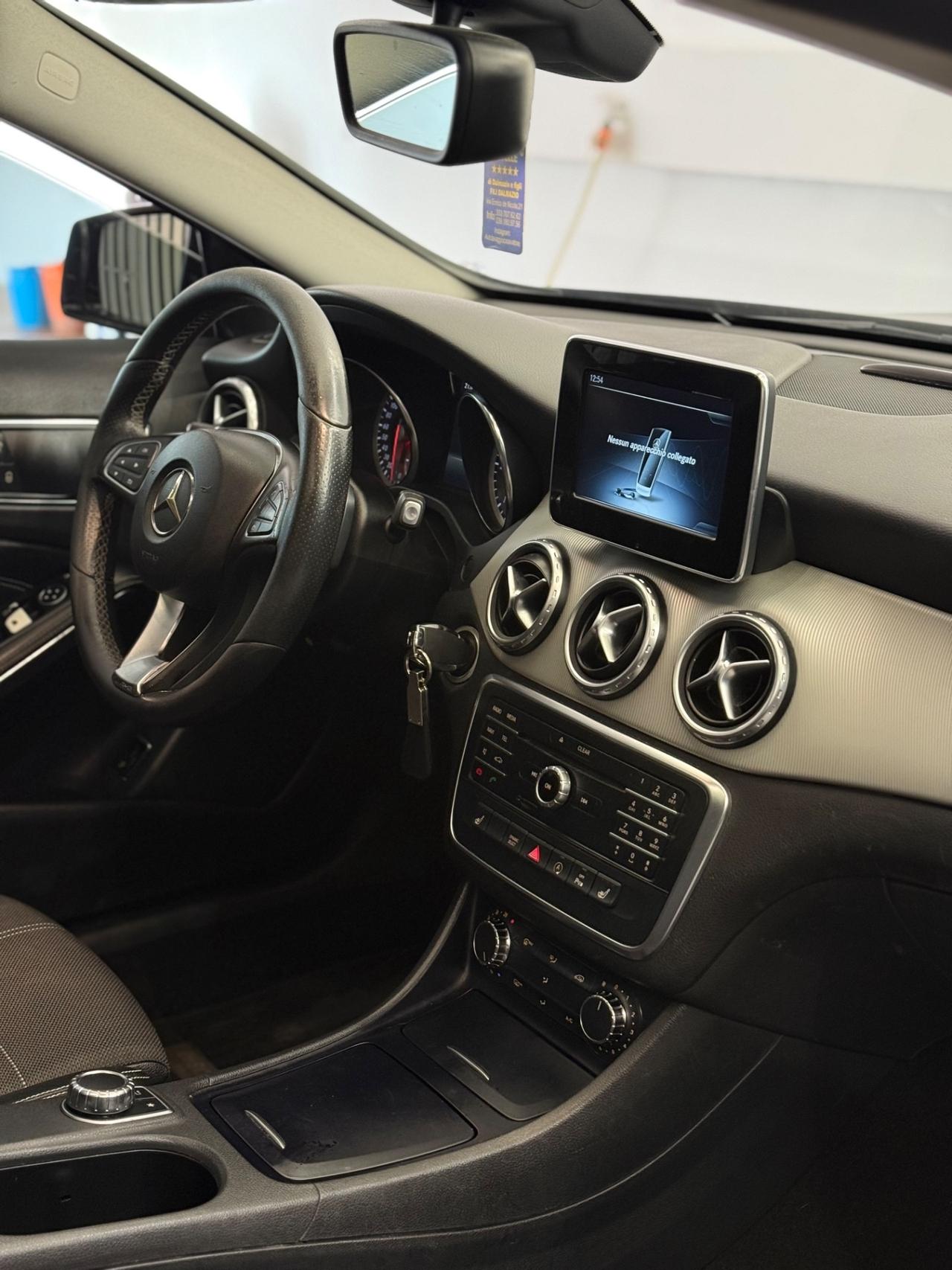 Mercedes-benz GLA 200 d Automatic Sport - Tetto