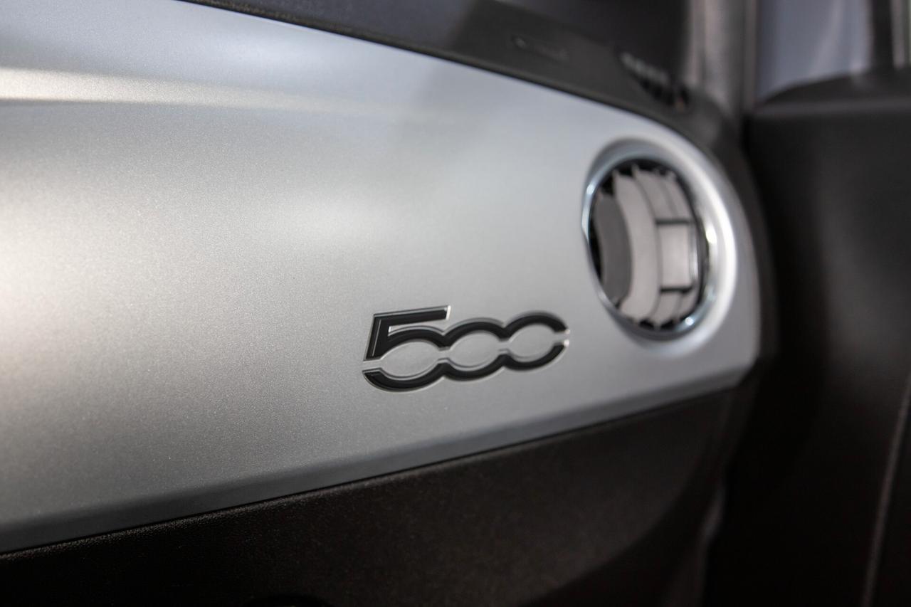 Fiat 500 HYBRID 70cv CONNECT