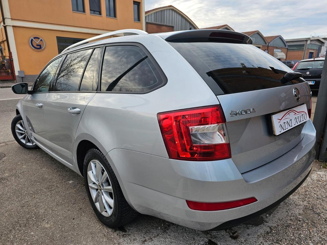 Skoda Octavia 1.6 TDI 105cv DSG Executive*Navi*Euro5*