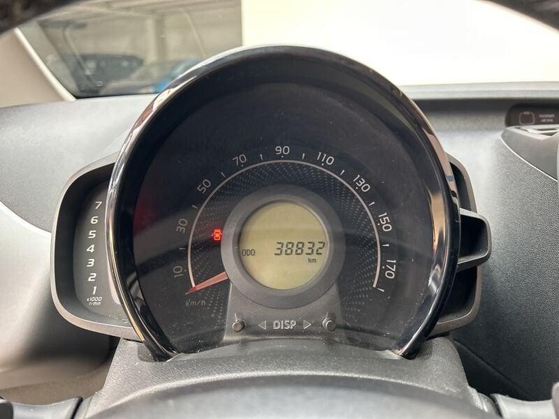 Toyota Aygo 1.0 x-cool 72 CV m-mt