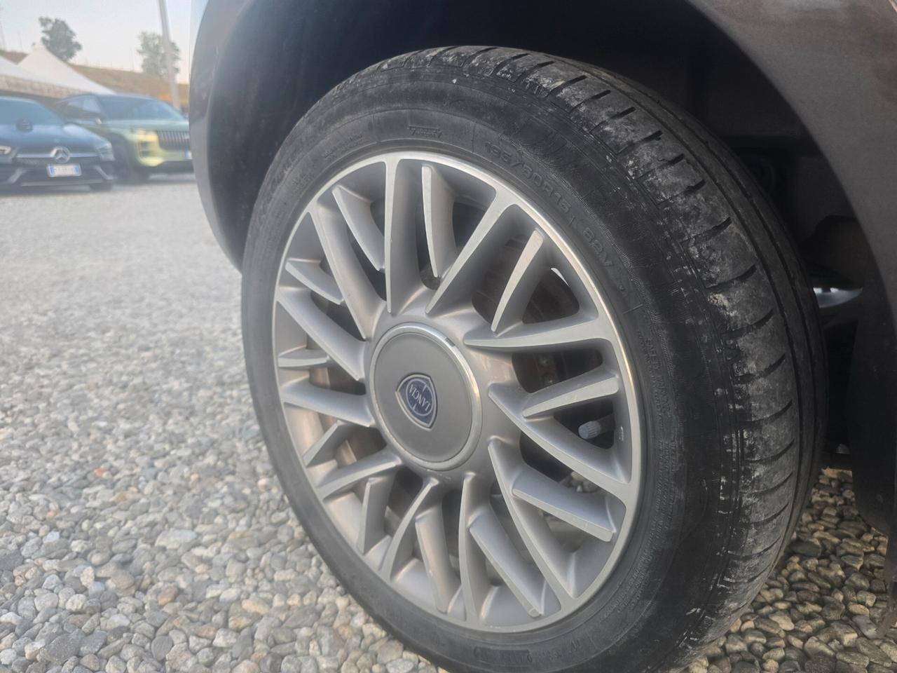 Lancia Ypsilon 1.2 69 CV 5 porte S&S Platinum