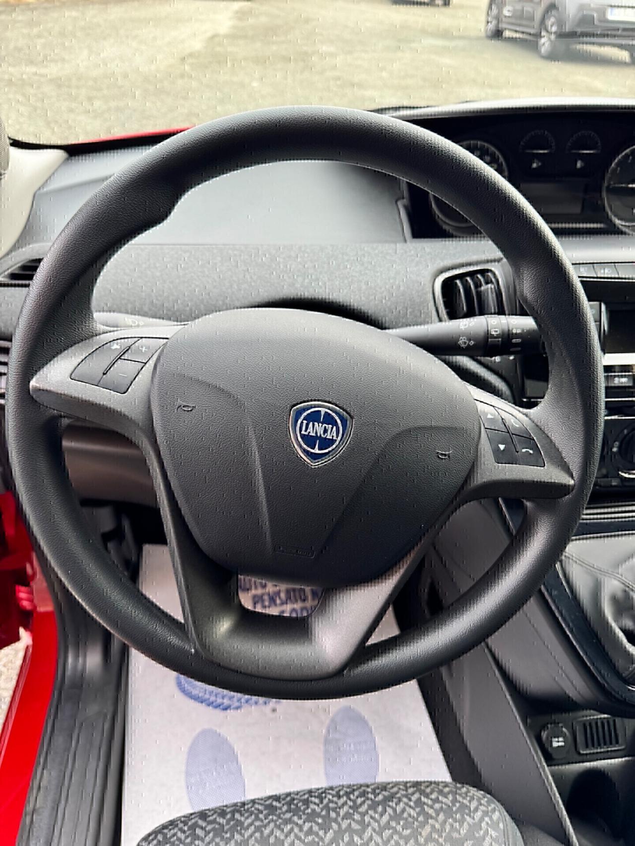 Lancia Ypsilon 1.0 Hybrid Silver