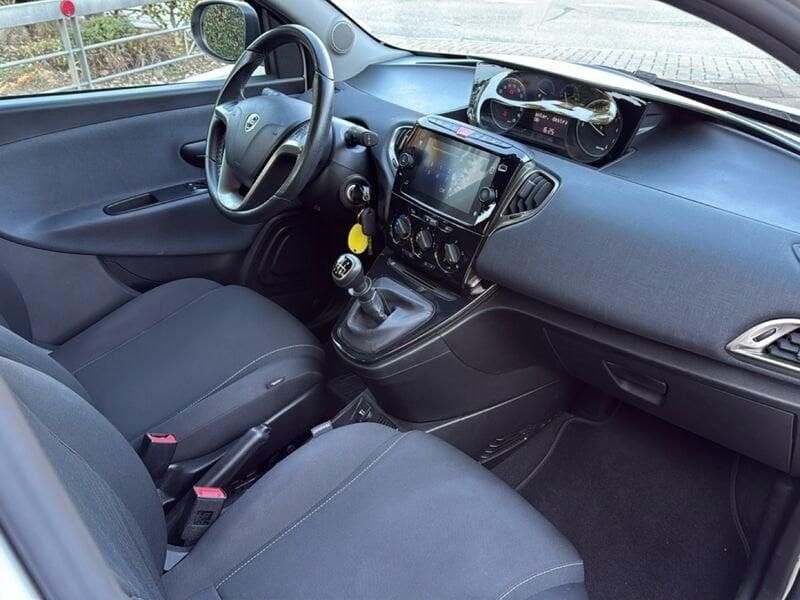 Lancia Ypsilon 1.0 FireFly 5 porte S&S Hybrid Gold