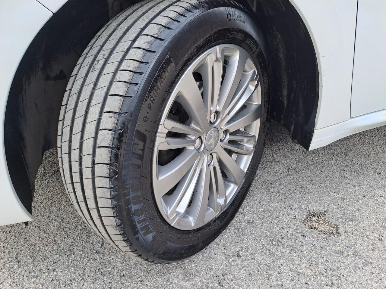 Peugeot 208 BlueHDi 75 Allure Restayling