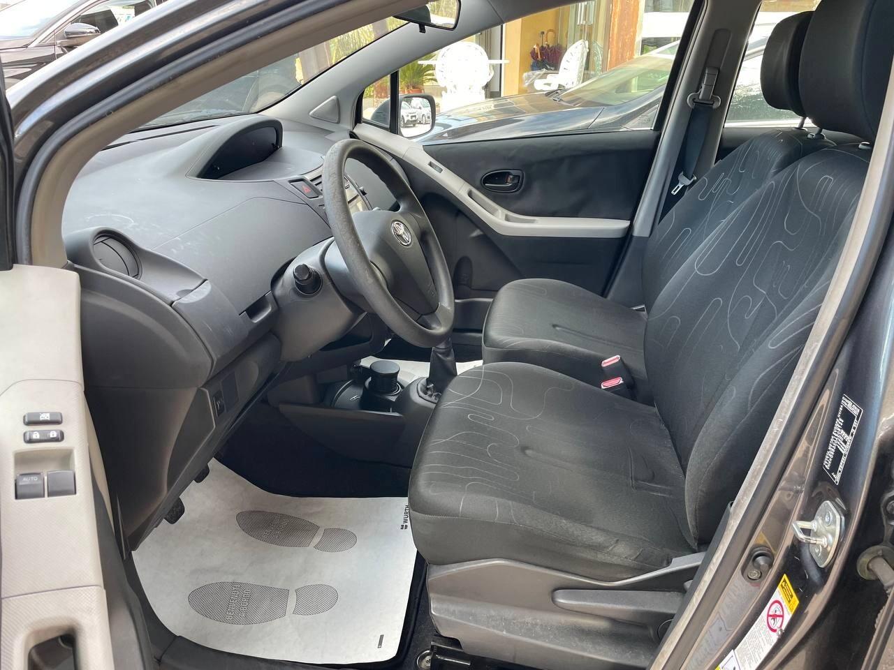 TOYOTA YARIS 1.0 B - 2009