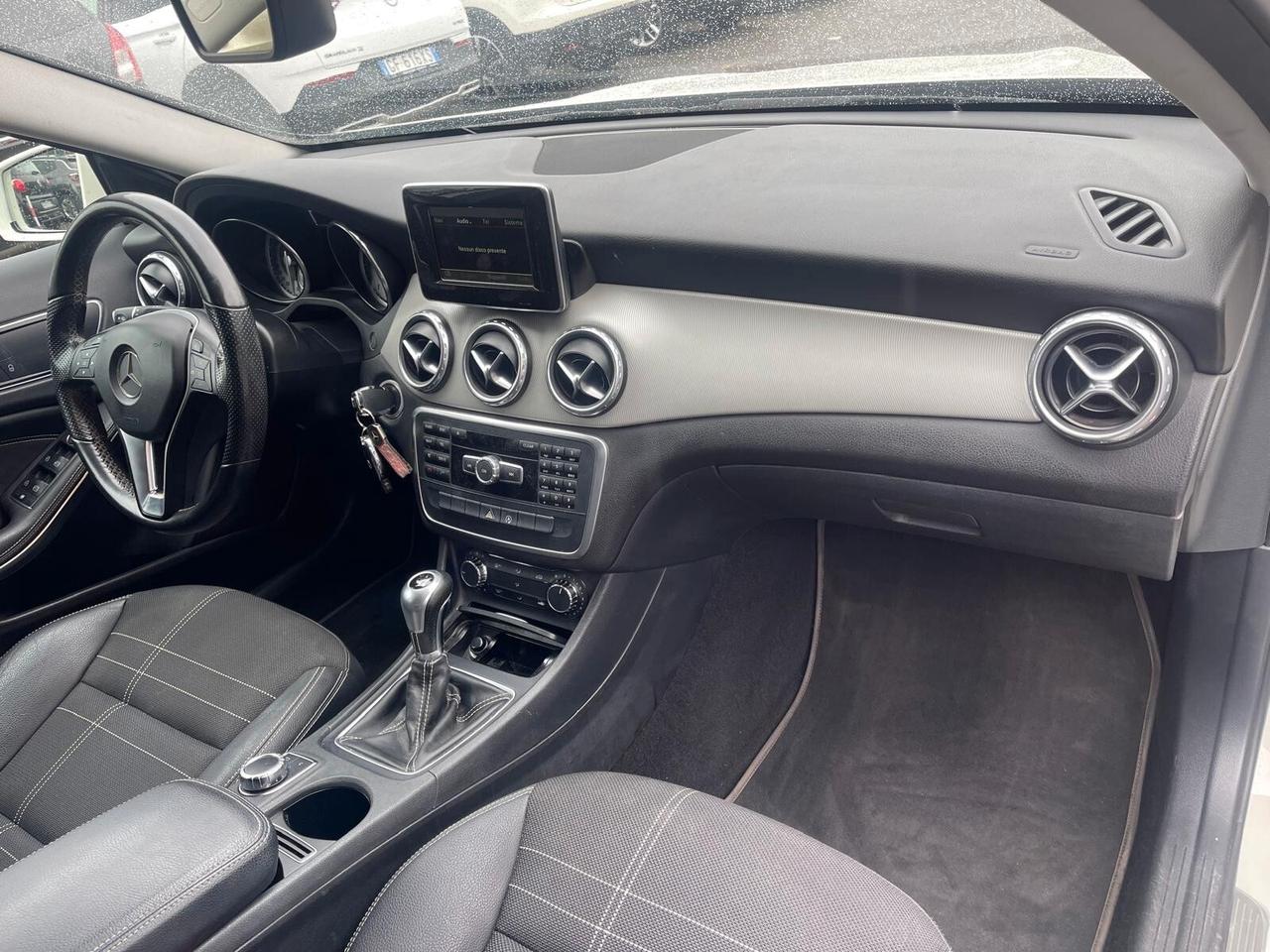 Mercedes-benz GLA 180 d Premium