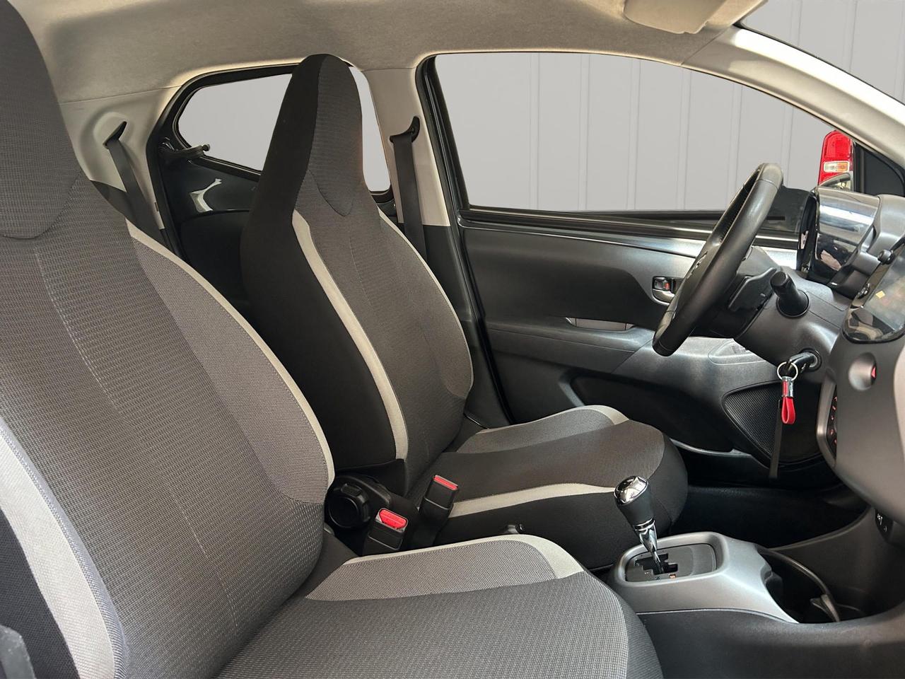 Toyota Aygo 5p 1.0 x-play m-mt 72cv