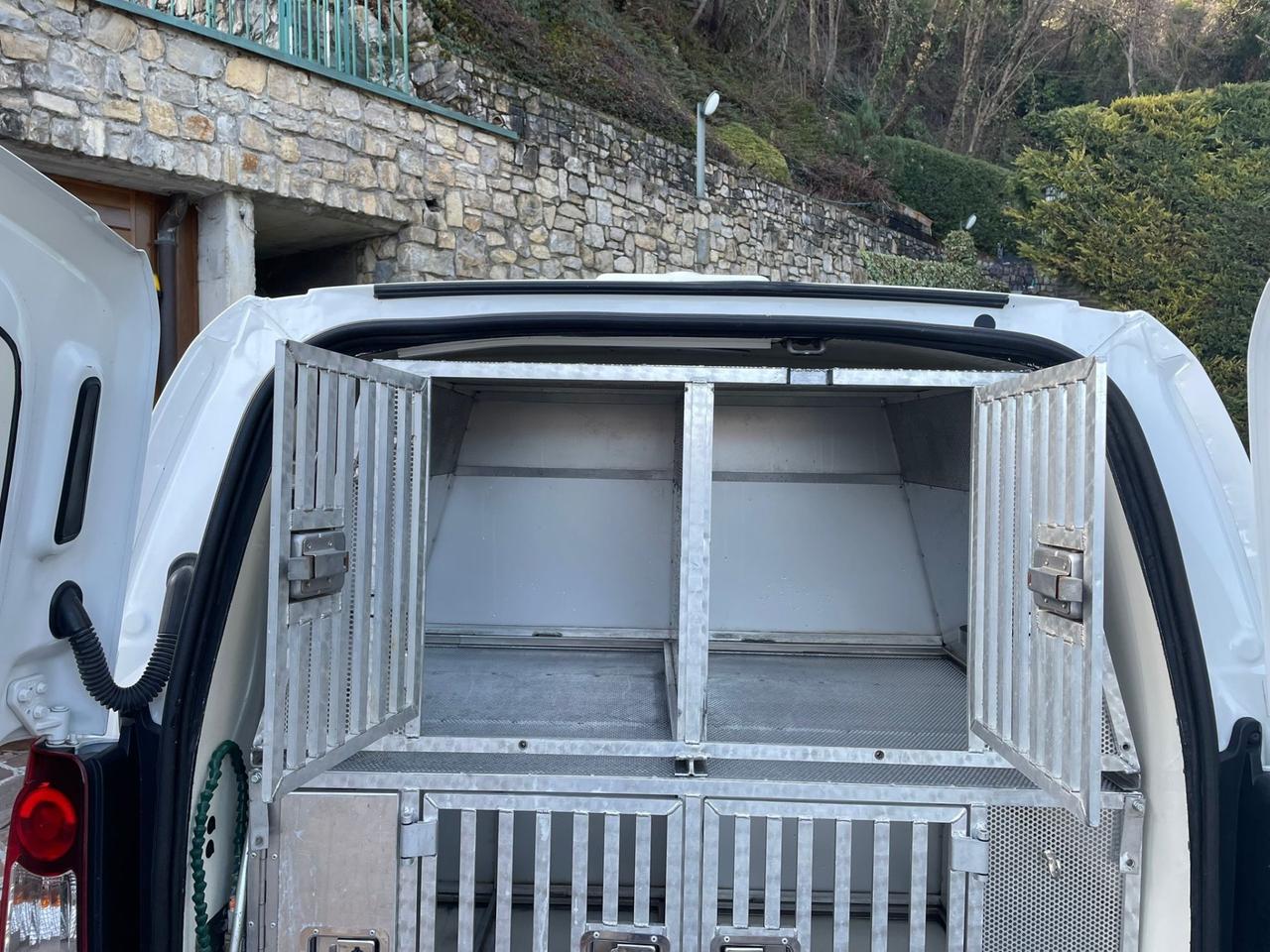 Peugeot Partner L1 BlueHDi 100CV Allestimento trasporto animali da caccia