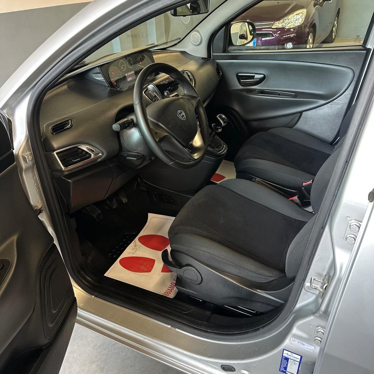 Lancia Ypsilon 1.2 69 CV 5 porte S&S Platinum