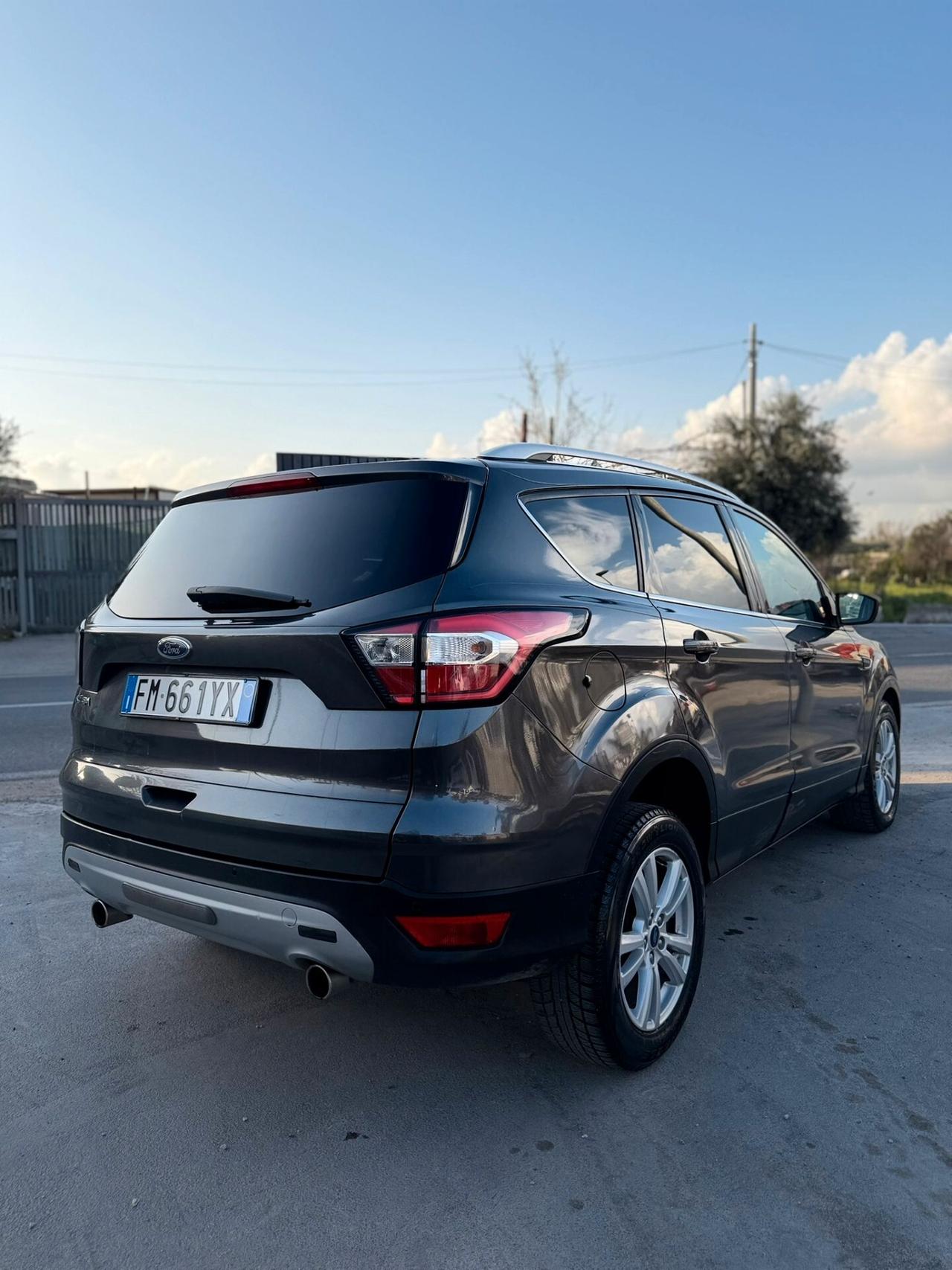 Ford Kuga 1.5 TDCI 120 CV S&S 2WD Powershift Titanium Business