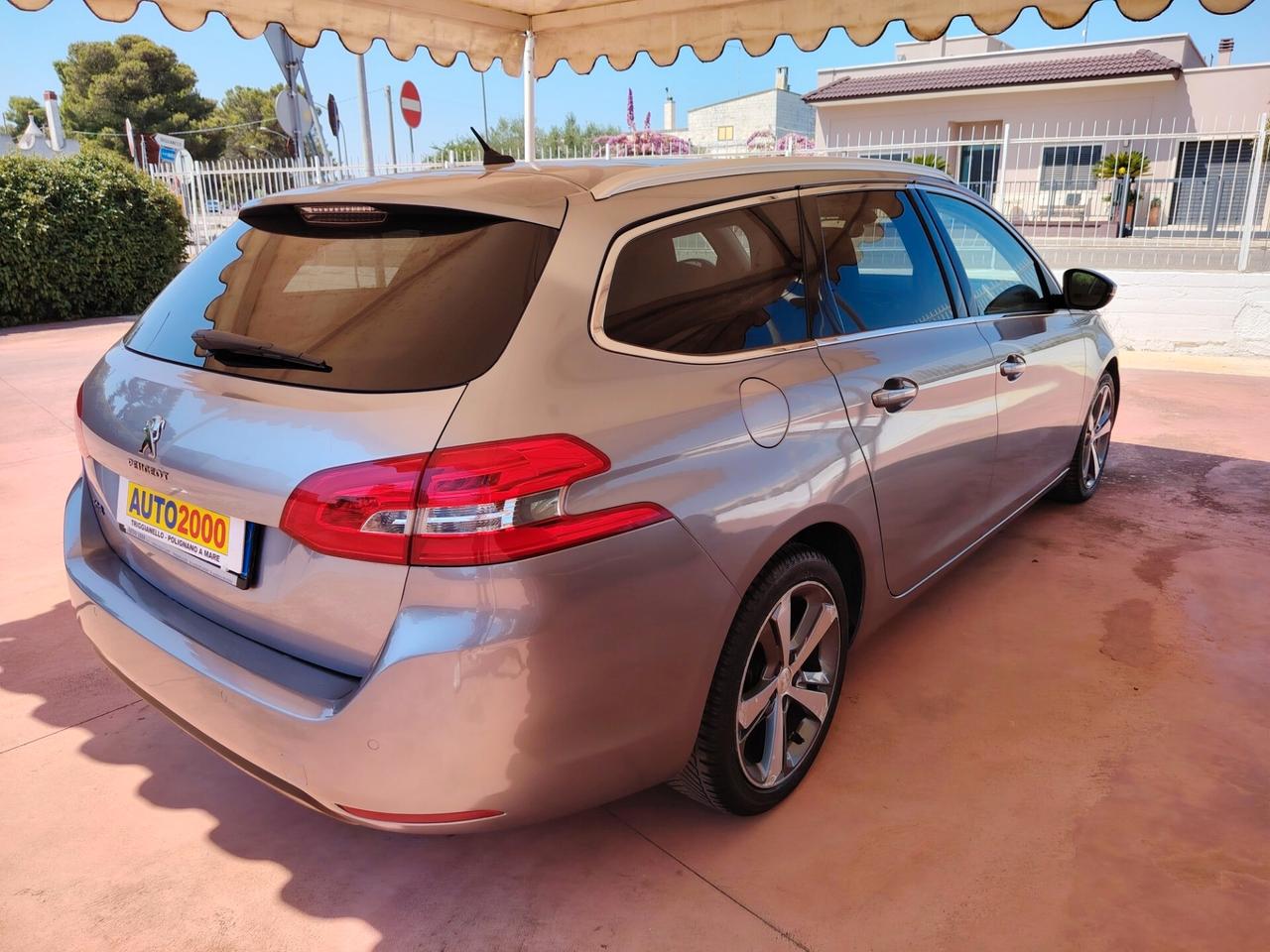 Peugeot 308 1.6 eHDi 115 SW Allure +tetto pan.