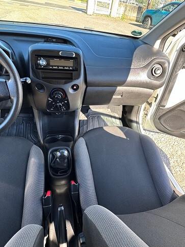 Toyota Aygo 1.0 VVT-i 69 CV 5 porte x-clusiv Black & White