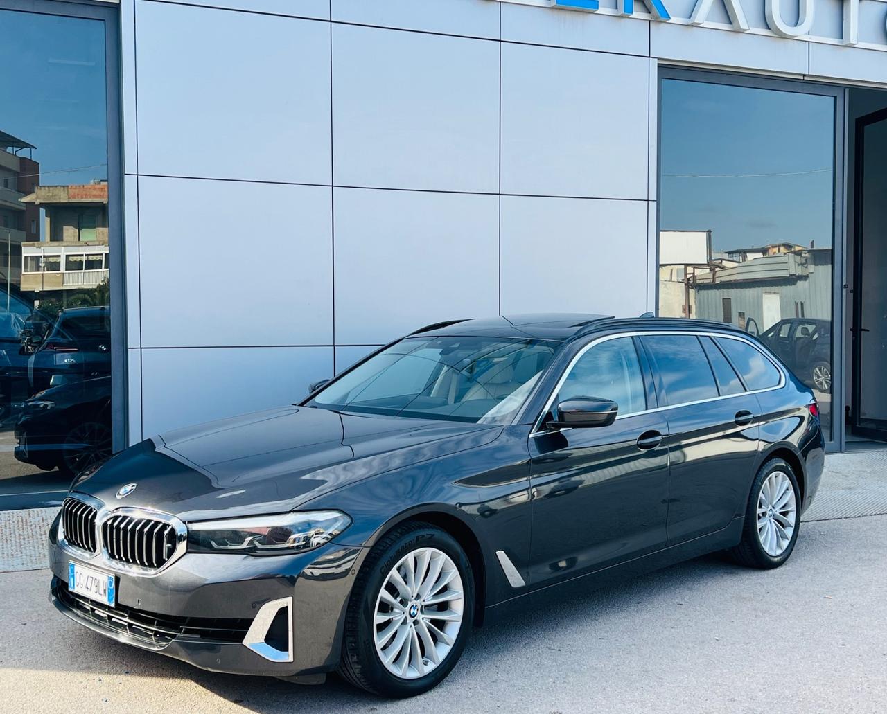 Bmw 520d xDrive Touring Luxury - possibilità noleggio no scoring