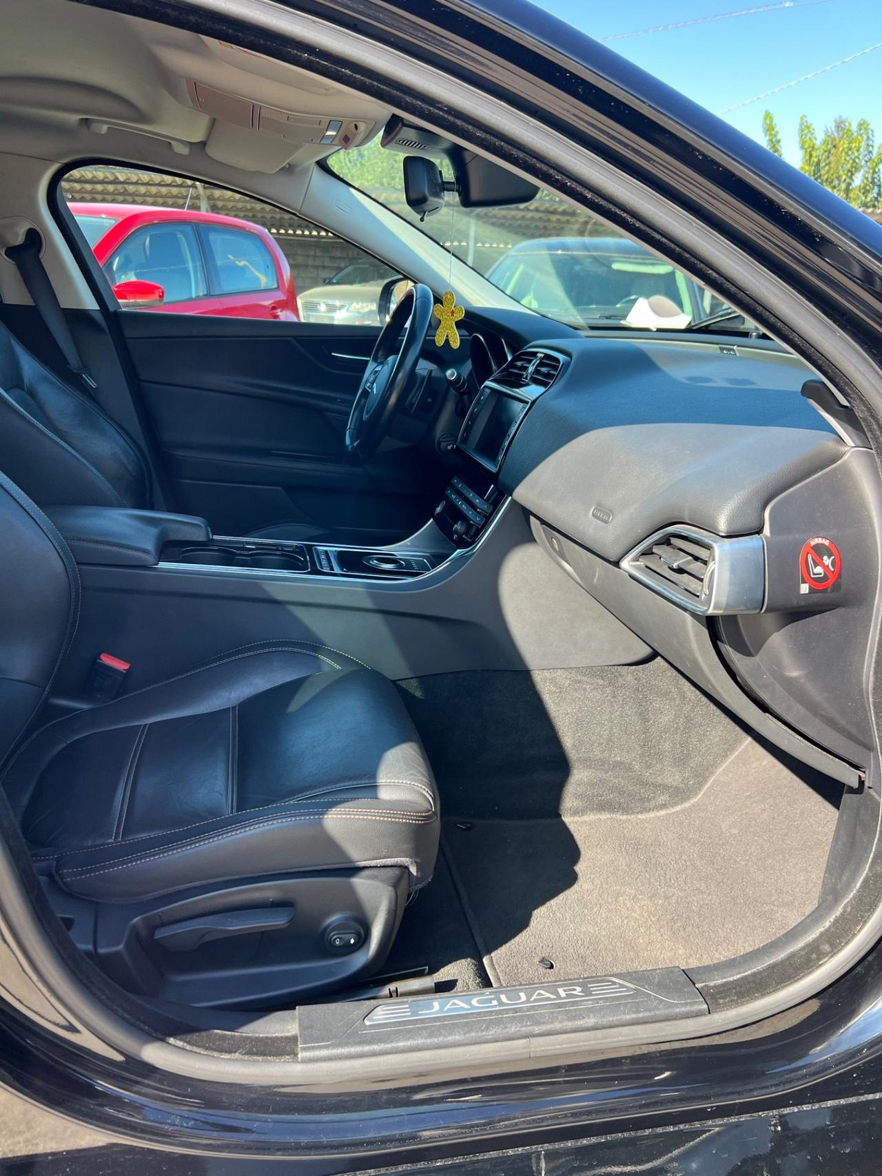 Jaguar XE 2.0 D Turbo 180CV Pure