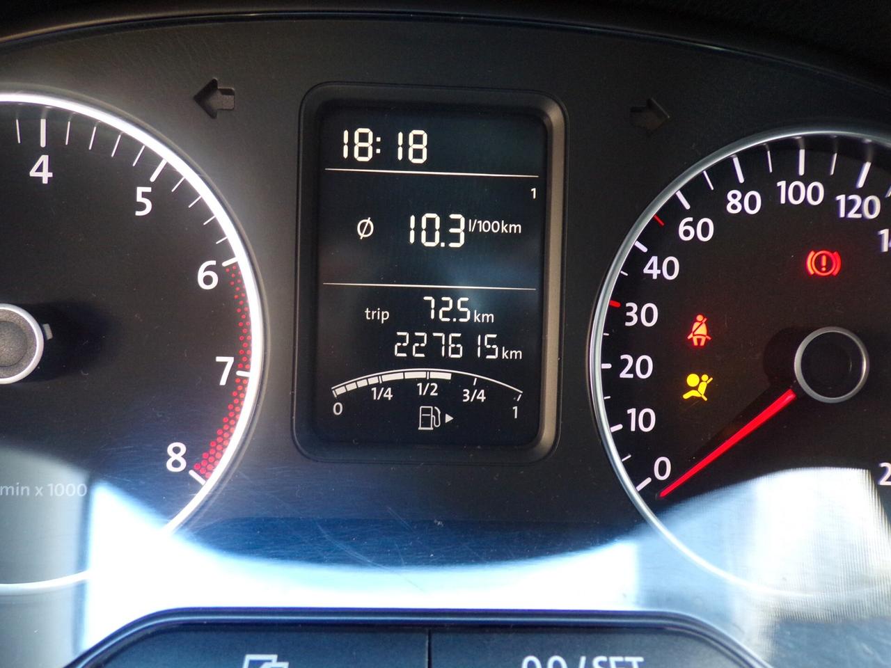 AUTO VOLKSWAGEN POLO 5P COMFORTLINE BI-FUEL DEL 2010 CON 227.500 KM