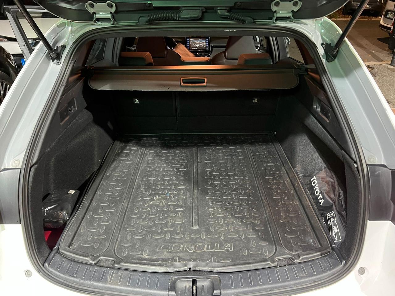 Toyota Corolla TS 1.8 Hybrid Business Tech