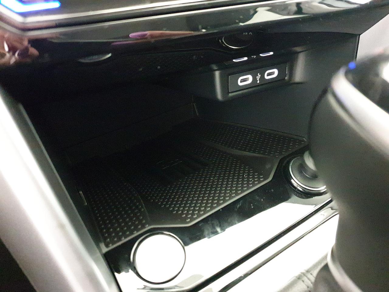 Volkswagen T-Roc 1.5 tsi sport dsg